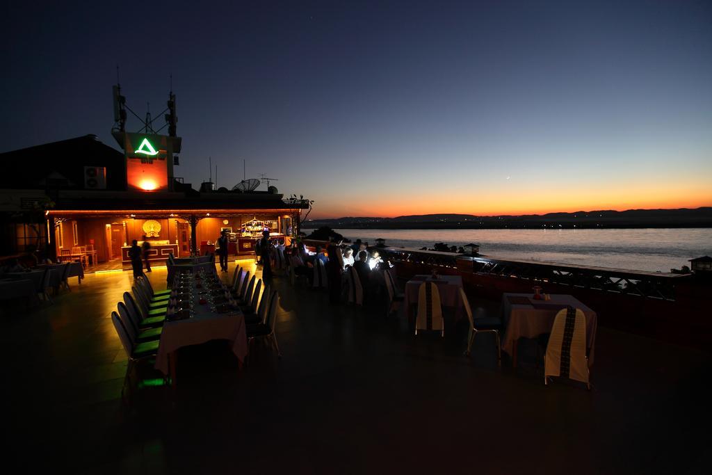 Ayarwaddy River View Hotel Mandalay Esterno foto