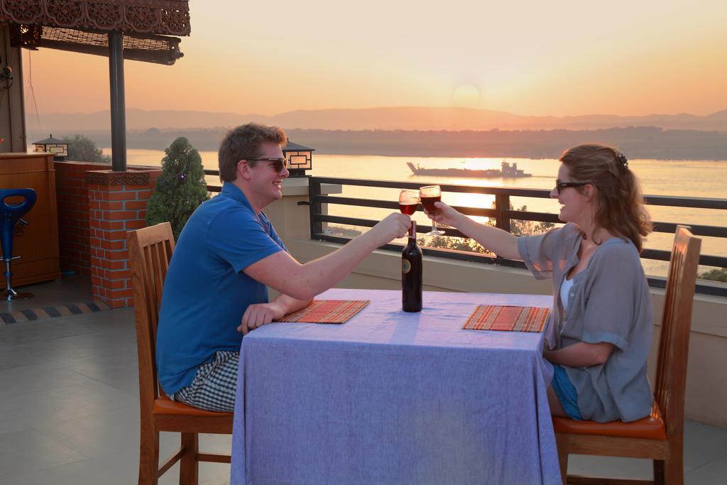 Ayarwaddy River View Hotel Mandalay Esterno foto