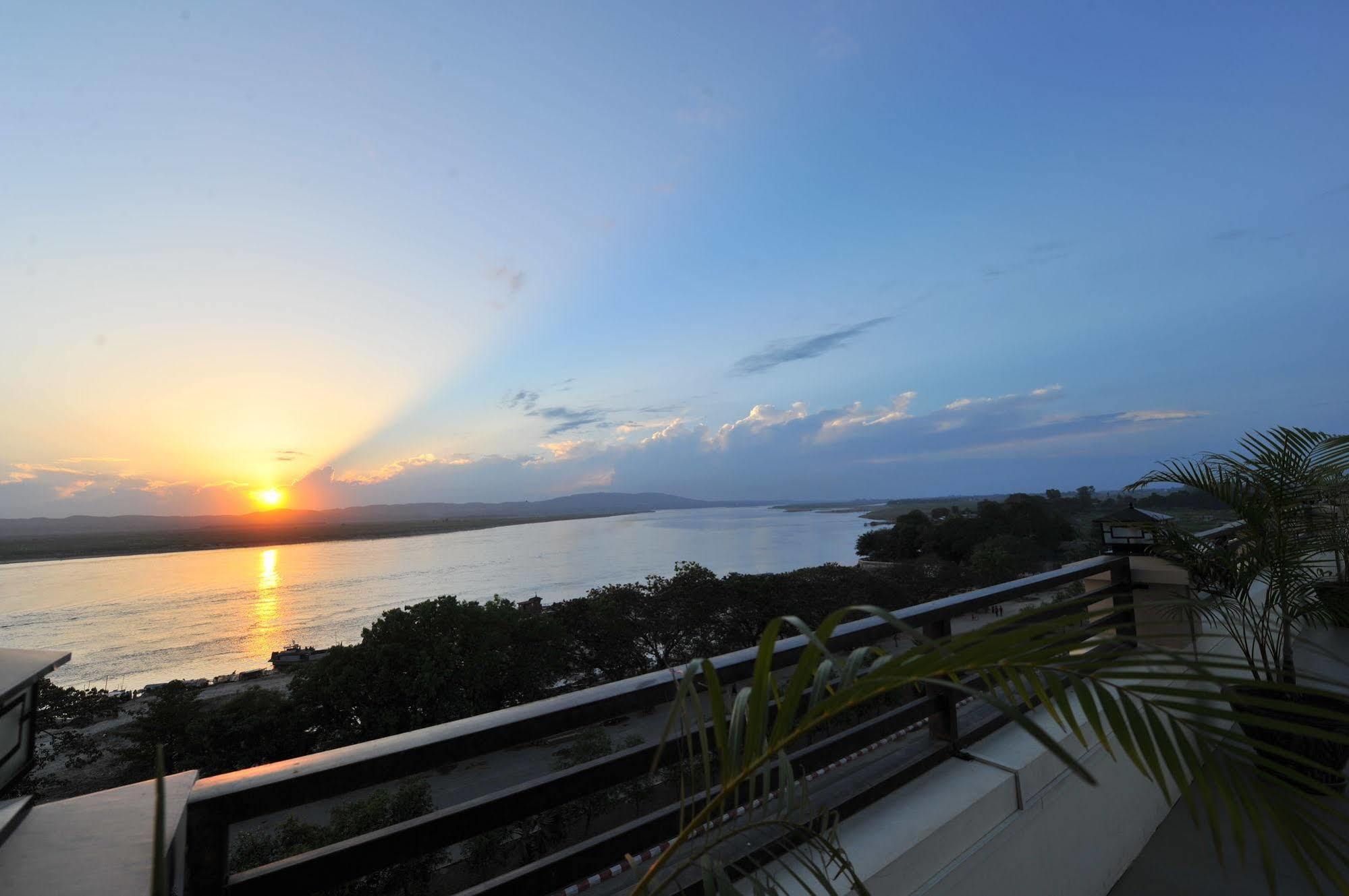 Ayarwaddy River View Hotel Mandalay Esterno foto
